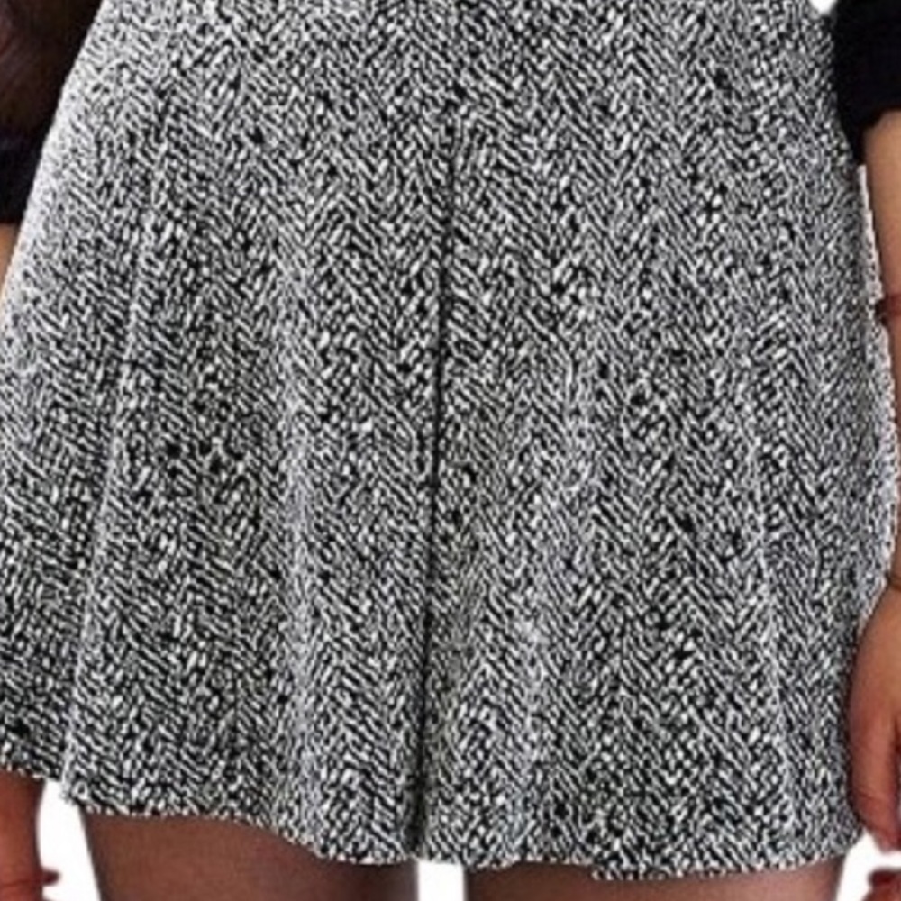 UO Silence + Noise white/black pleated mini skirt